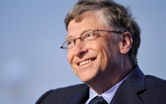 How A Holiday Meeting Sparked A Billion-Dollar Friendship Between Bill Gates & Warren Buffett