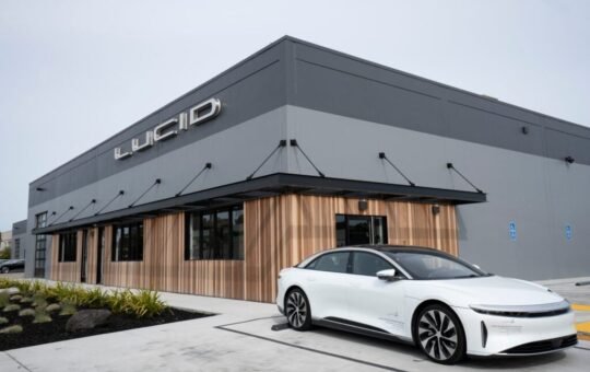 Lucid, Grifols And Amer Sports Are Among Top 8 Mid Cap Stock Gainers Last Week (Aug 18-Aug 24): Are The Others In Your Portfolio? - Amer Sports (NYSE:AS), Brookfield Asset Mgmt (NYSE:BAM)