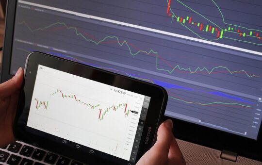 P/E Ratio Insights for Chevron - Chevron (NYSE:CVX)