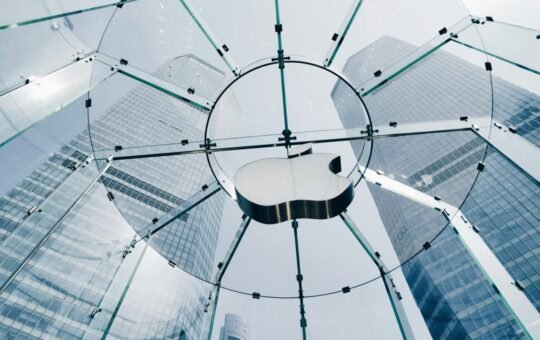 Apple leans on synthetic data to upgrade AI privately