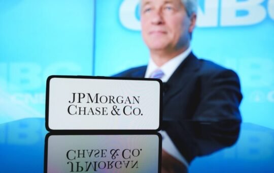 Zuckerberg, Dimon Sold Shares Ahead Of Stock Rout Triggered By Trump Tariff Talk - Meta Platforms (NASDAQ:META), JPMorgan Chase (NYSE:JPM)
