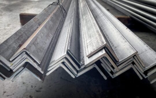 China-Led Rally Sends Iron Ore Over $100 Despite Looming Oversupply - Rio Tinto (NYSE:RIO), BHP Group (NYSE:BHP)