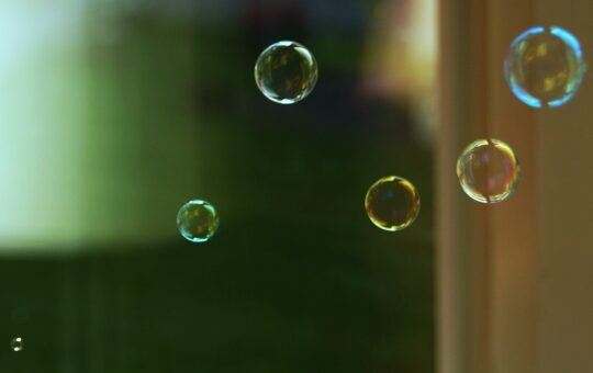 Illustrative image for article on AI investment patterns.