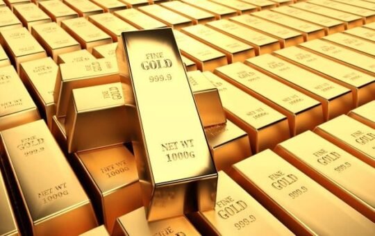 Gold hits new record above $4,900 as safe haven trade resumes after tariff pause