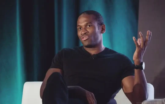 Arthur Hayes Adds $2.5M in ETH After HYPE and ZEC Criticism