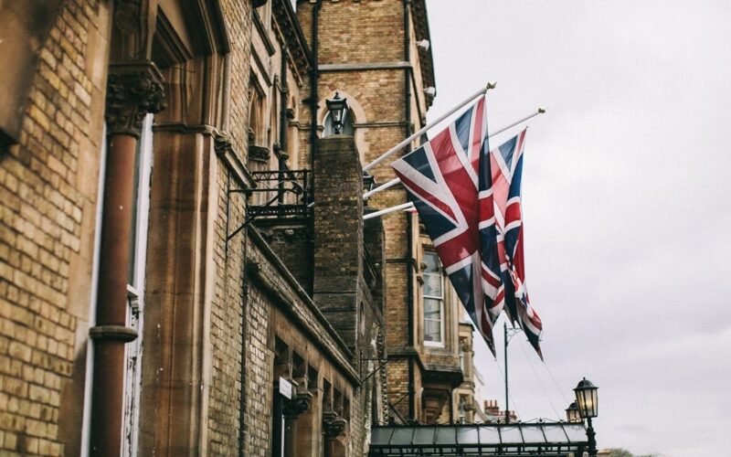 Binance and CZ Sued for $200 Million in UK Over 'Unauthorized' Derivatives Sold to 1,700 Traders