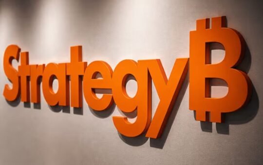 Strategy Sells 1,690 Bitcoin as Saylor Reloads Its Cash War Chest – Bitcoin News