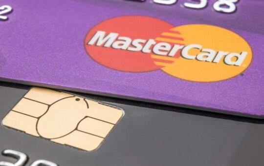 Mastercard (MA), Visa (V), Stripe connect crypto to cash as stablecoin payments grow